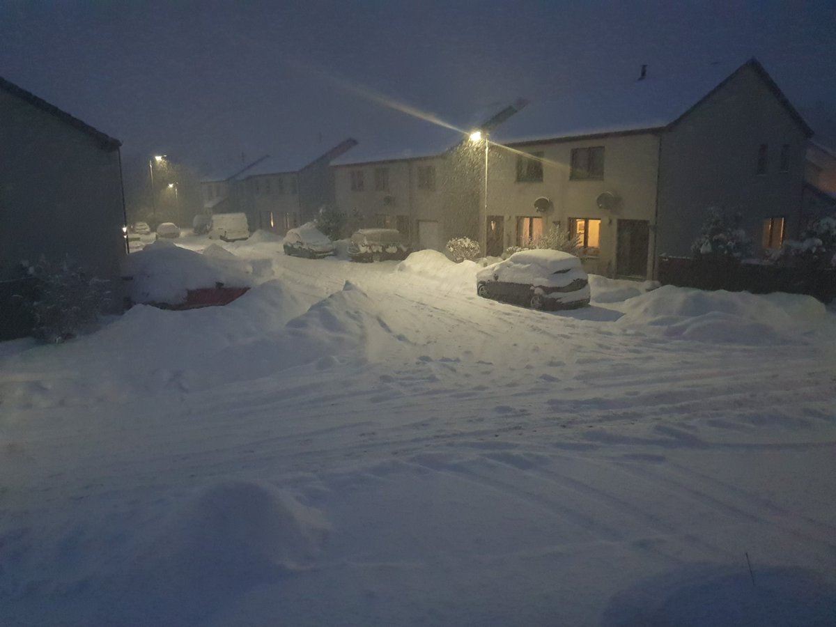 zoe5385's tweet photo. @SeanBattyTV Pics from Aboyne #snow #aboyne #somuchsnow #sickofshovelling https://t.co/VriuYBYIPn