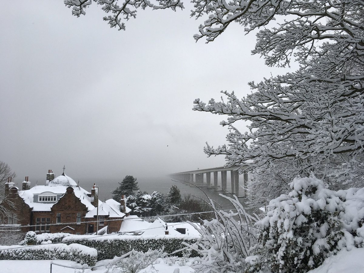 PannaMedic's tweet photo. ❄️ ❄️ ❄️ 
#winterwonderland 
#snow 
#tayroadbridge 
#excitementofachild 
#sobeautiful 
#morethanafewflakes 
#crunchyunderfoot 
#freshwhite 
#propersnow https://t.co/3qxANeSAQK