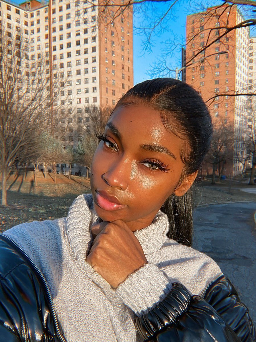 DiamondThreadJ's tweet photo. Legendary 
18
Mean asf 
Bsf is : Sky 
The last child of 4 
Live wit her dad https://t.co/OPTBVzEhWr