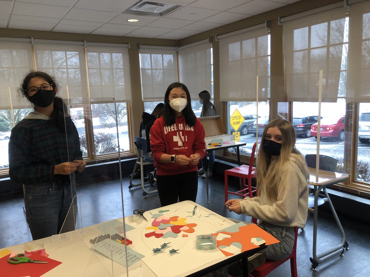 EMooreMath's tweet image. Our advisory had fun making posters for other divisions for Friendship Week! #spreadingcheer #BetterTogether #mfsfoxes