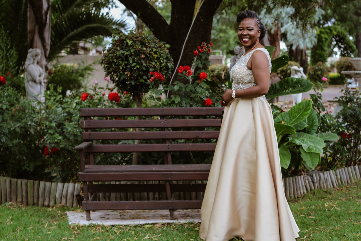TsandCuts's tweet photo. Elegance in its most powerful form. A 50th Celebration for the books.

📸: @TsandCuts 
👑: Mrs Dimakatso Ramathibela
#celebration https://t.co/MR91BTbFHo