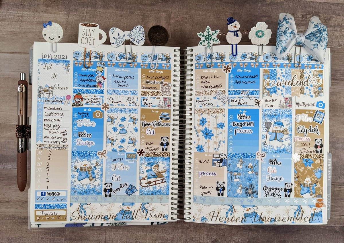 CraftScissors's tweet photo. End of the week in my @erincondren love the colors and winter vibe! Check out @planninginbluejeans for this kit use code runwith15 for 15% off if you decide on something special! 

#planwithme #planner  #plancreatively #plannerclips #etsy #runwithcraftscissors #erincondren https://t.co/3g4zJYHI09