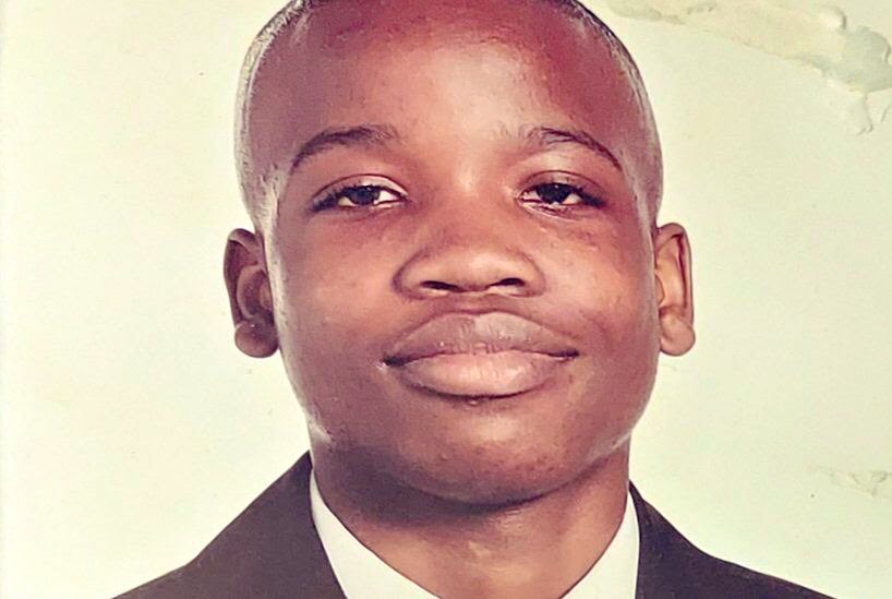  #OsimeBrown is a 22 year old Autistic black man who moved from Jamaica to Dudley aged 4 with his mother and siblings. The  @ukhomeoffice is trying to deny Osime access to legal aid by denying his right to British Citizenship  #JusticeForOsime  #OsimeNeedsHisFamily 