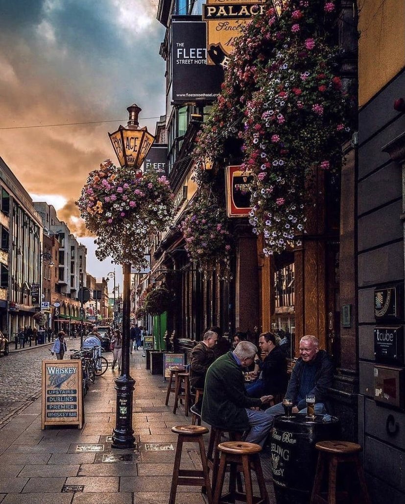 DialACabTaxi's tweet photo. Remember the pub ? #taxi #dublin #dialacab #localbusiness @Cab8080800 https://t.co/OelQyrxhP4