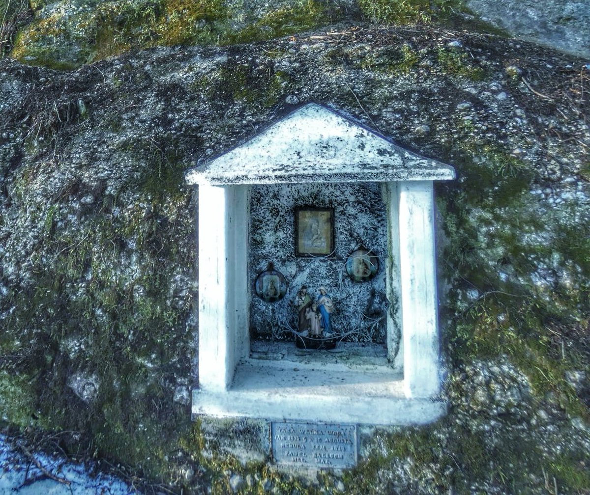 Stano77754804's tweet photo. Prekvapenie v lese. Pre pamäť povodní....
#matejovcenadhornadom
#slovensko #history #povoden
#predkovia https://t.co/E6wVe3SBV4
