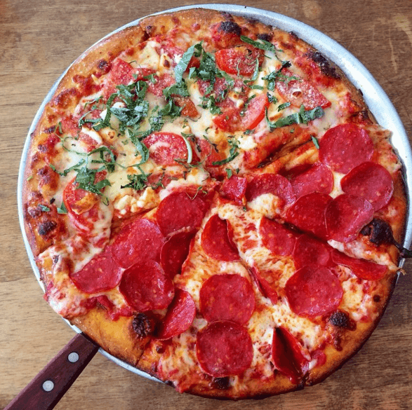 Happy  #NationalPizzaDay! Here are 30 places in Memphis to get a slice -->>  https://bit.ly/3q89xG5&nbsp;