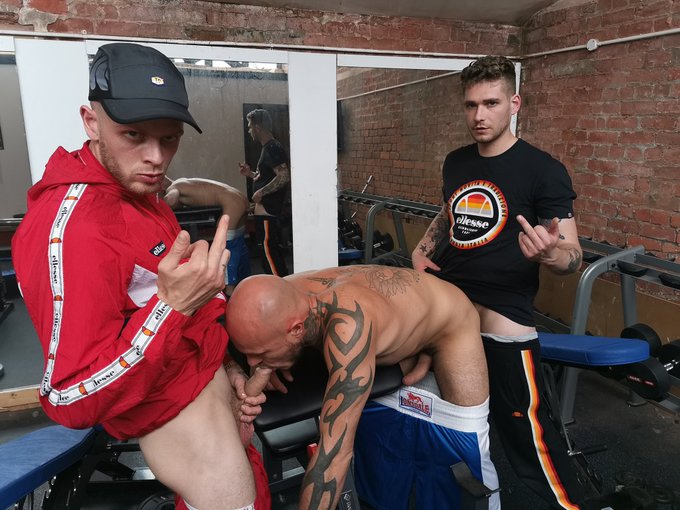 3 pic. Proper Smashing his Back out! Filthy British Scally lads! ???
@JackTheGasMan ???????@MasterAaaronXXX