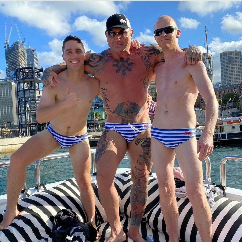 #BudgySmuggler tweet media