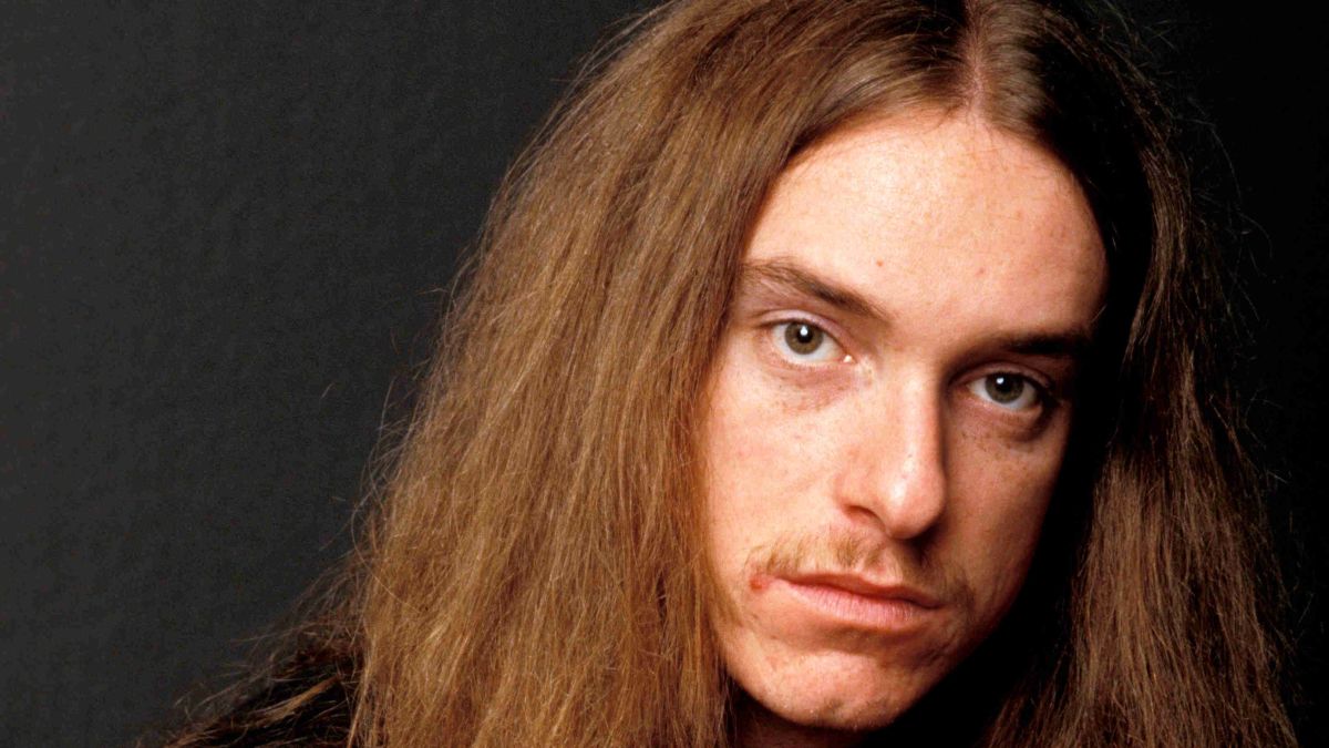 R.I.P Cliff \m/ 💀\m/
#HeavyMetal #MetalMusic #metalbass

Tomorrow is officially Cliff Burton Day bit.ly/2LyUq9D