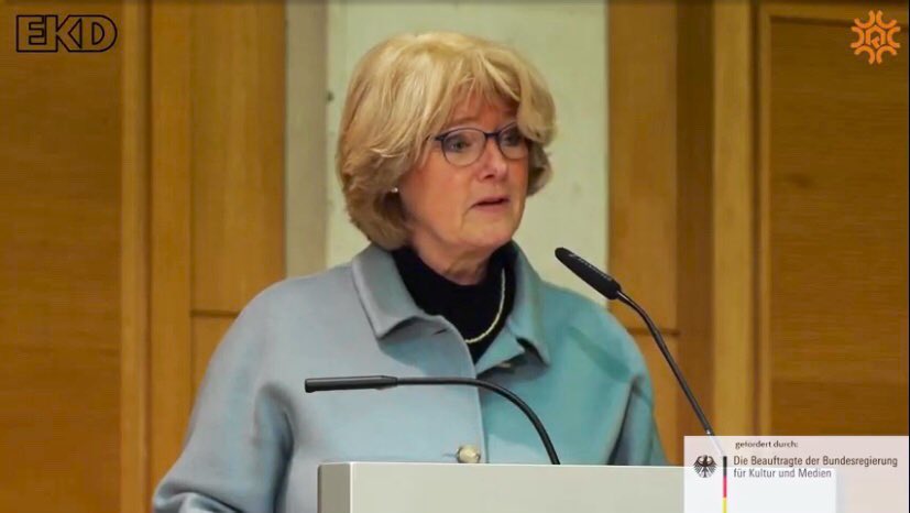 „Die ‚11 digitalen Anstands-Gebote‘ können Leitplanken für ein menschliches Miteinander und für eine demokratische Streitkultur im digitalen Raum sein“, sagt Monika #Grütters. Denn das Internet biete große Chancen für Austausch, Verständigung und Teilhabe. #anstanddigital