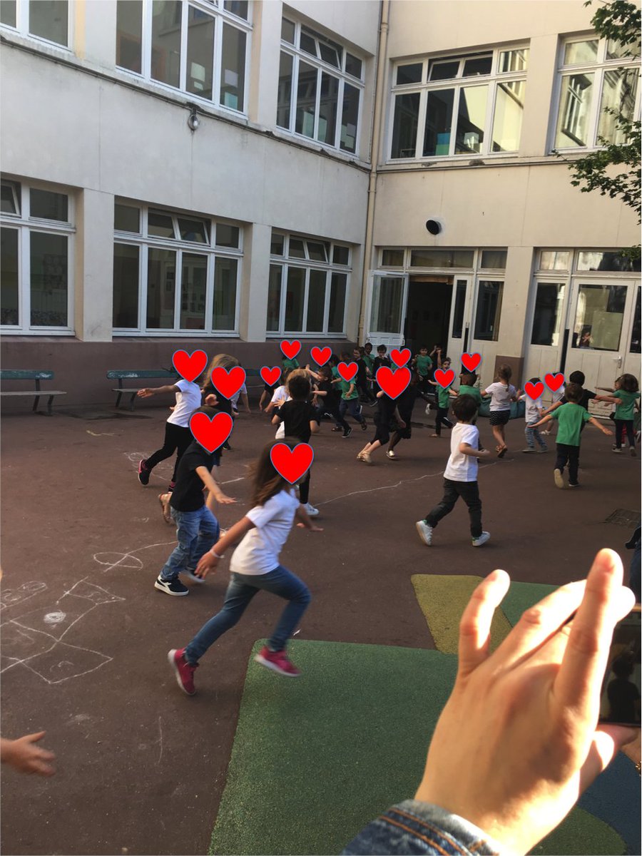 En réunion publique le 15 mars 2019, <a href="/ArielWeilT/">Ariel Weil</a>, en présence de <a href="/pbloche/">Patrick BLOCHE</a>, nous a rassuré que, malgré une perte d'environ 40 rues de notre secteur, nous allions avoir une hausse (!) d'élèves à la rentrée 2019 (la promesse: 100 élèves) 1/
#JaimeMonEcole <a href="/Academie_Paris/">Académie de Paris</a>