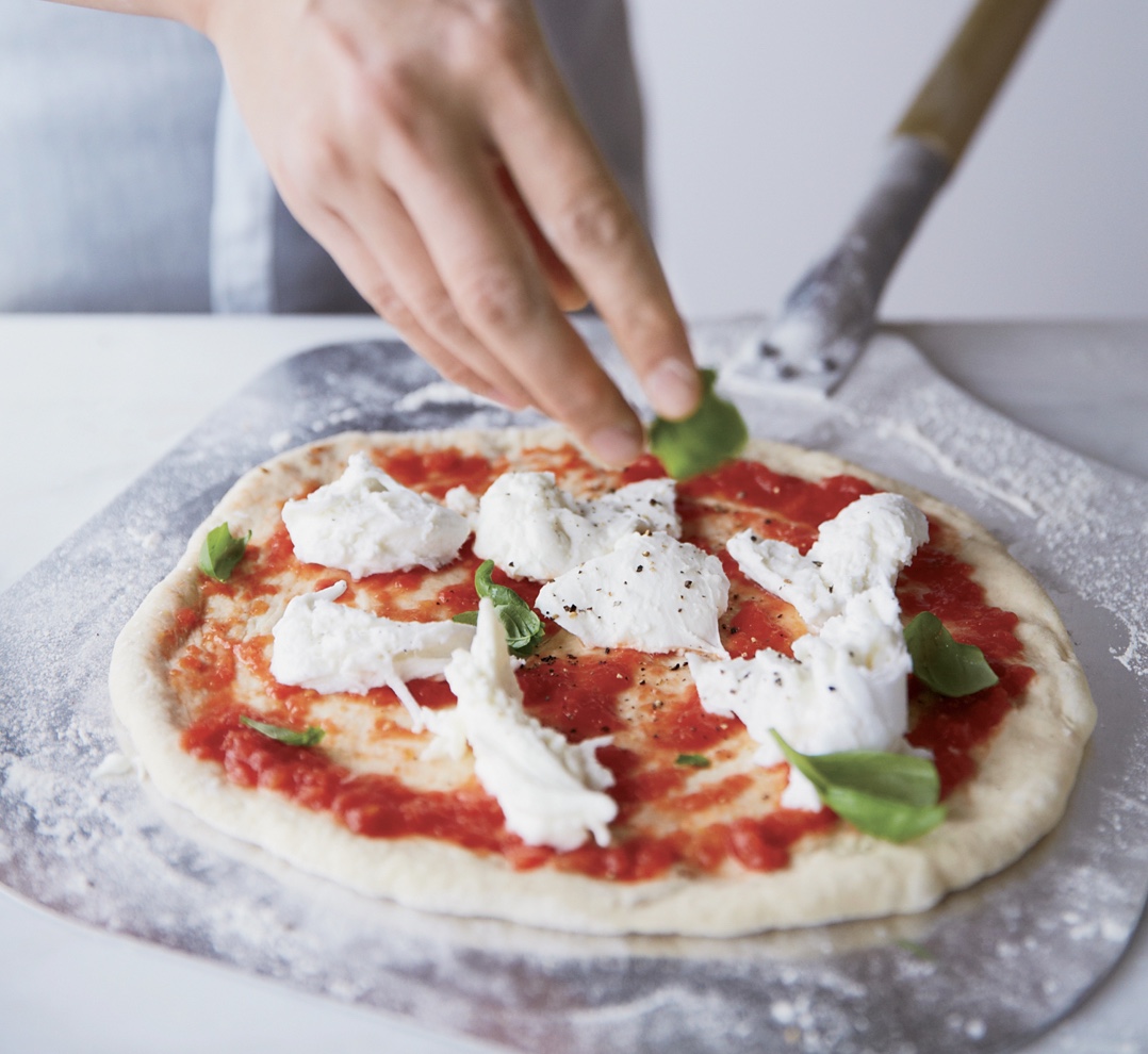 BigMozzNYC's tweet photo. Nothing like some chunks of delicious mozz on a Margherita pizza #nationalpizzaday ๐ ๐
#bigmozz #mozzarella #bigmozznyc https://t.co/5oaty6MOgn