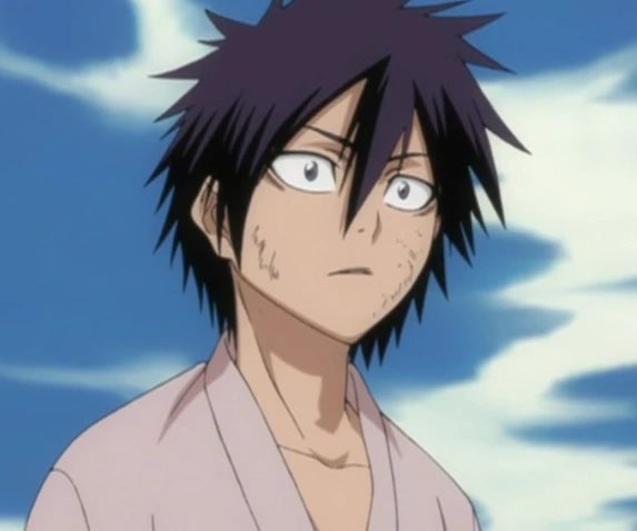 Il a découvert son envie de rejoindre les armées de la cours en ayant été sauvé par Kensei (capitaine de la 9e à cette époque) c’est pour ça qu’il a également le même chiffre que ce dernier sur le visage « 69 »