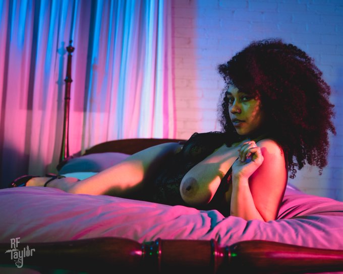 It&rsquo;s titty Tuesday ✨😱 https://t.co/cUtxhdks2L