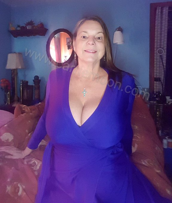 Slightly too tight but couldn't resist this blue dress.. https://t.co/NM2PPumfK3