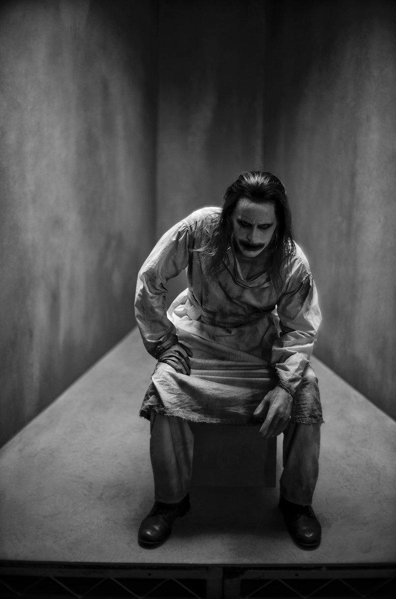BatmanLegendBlg's tweet image. Le #Joker version #JusticeLeagueSnyderCut se dévoile au travers de nouvelles photos ! (et cette fois, elle ne sont pas floues 😉)
Emballés par le retour de @JaredLeto en Joker ??? 🤔🃏
#SnyderCut #JusticeLeague