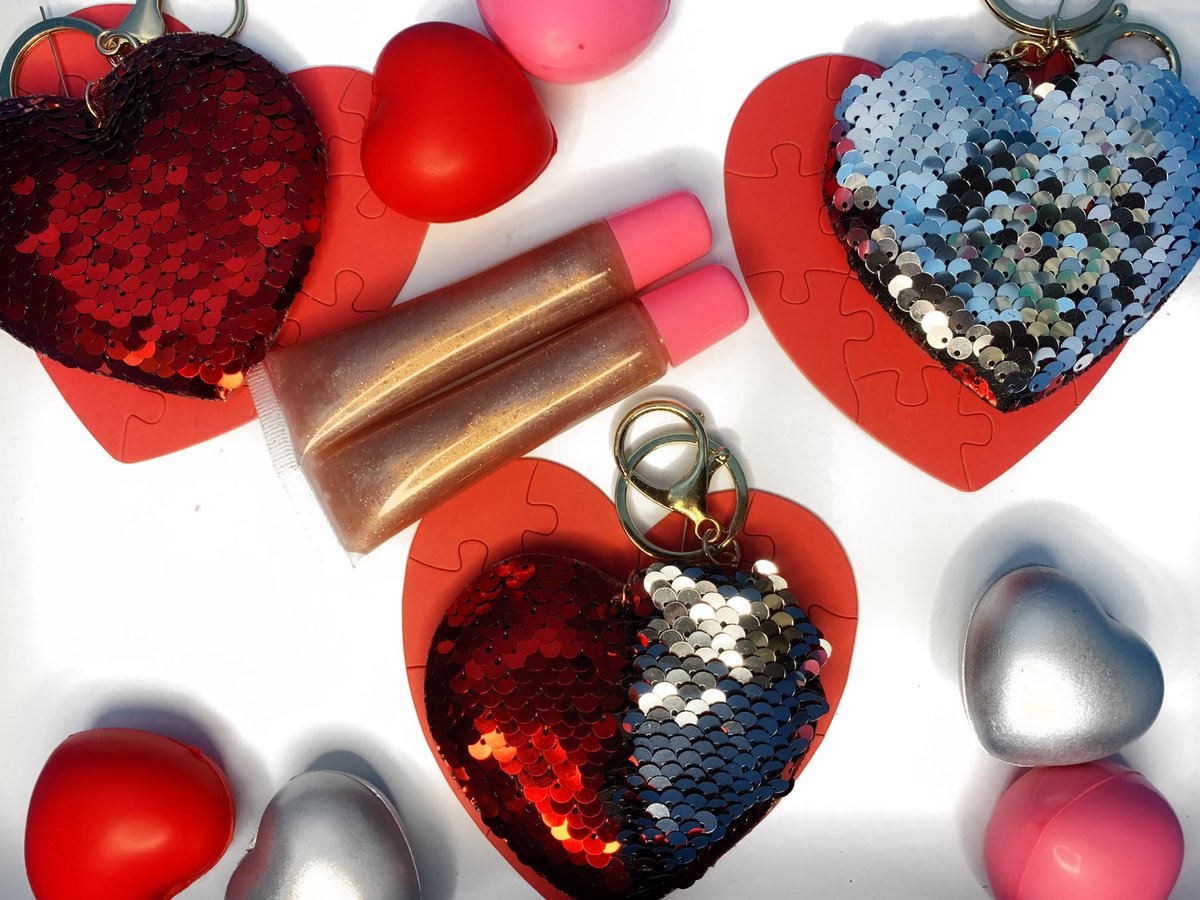 TheIcyCosmetics's tweet photo. and just like that the collection is here 💗 shop the limited edition Valentine’s Day collection now!
https://t.co/KxZ1nmsw56 https://t.co/gWHRkJm9GJ