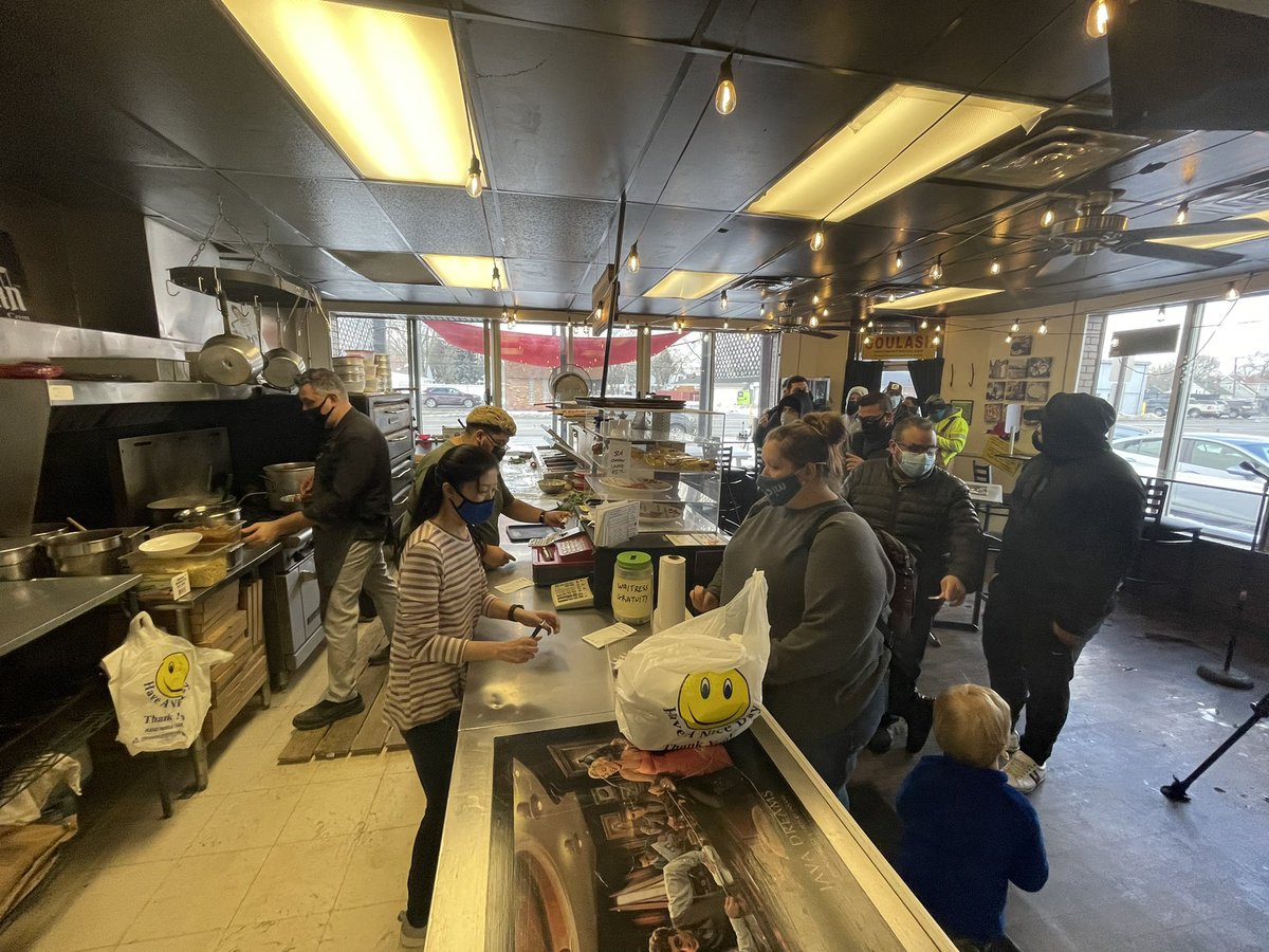 JRoseDet's tweet photo. Thanks to @stoolpresidente, poor @FrediThePizzamn has been SLAMMED since opening this morning. He’s got just a few slices left, and then he’ll be sold out. https://t.co/yB11C2qgPV