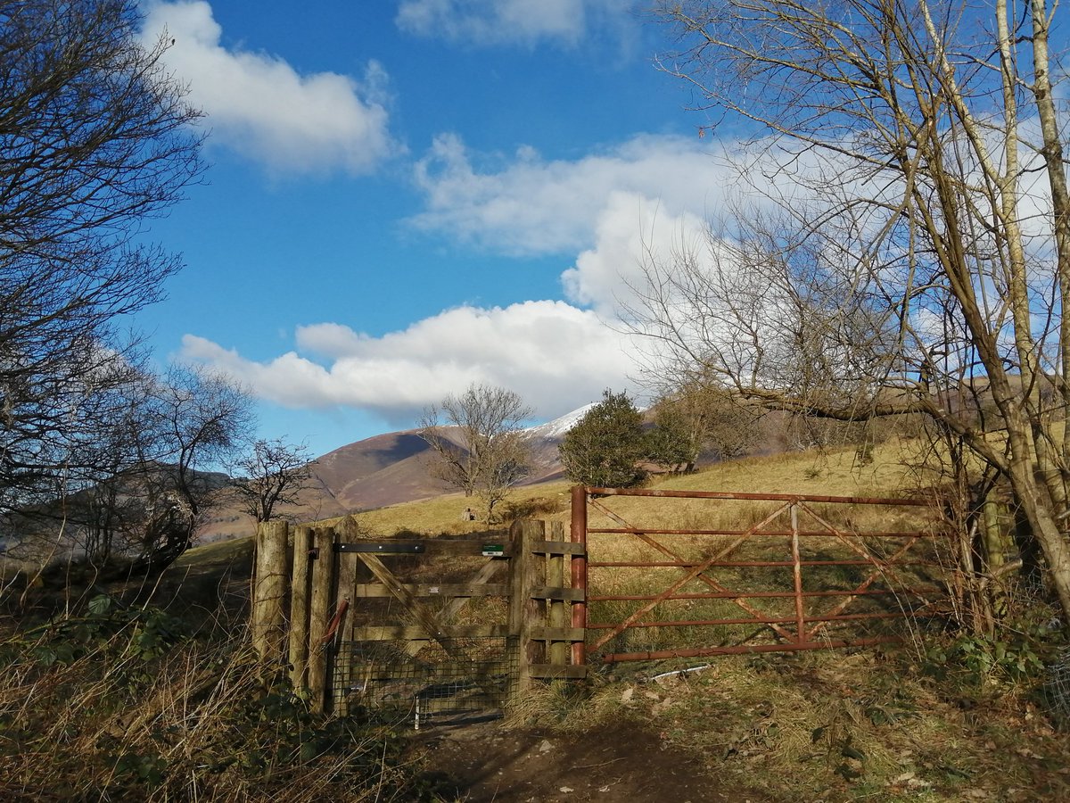 LinnettHill's tweet photo. We experienced all weathers on our walk today through the fields to #Applethwaite and #Millbeck...
Beautiful blue skies followed by #snow showers on the way home 🌞 🌨️
Always a lovely quiet walk 😊
#Keswick #Thelakedistrict #Lockdown3 #COVID19 https://t.co/LmEWHlOU0d