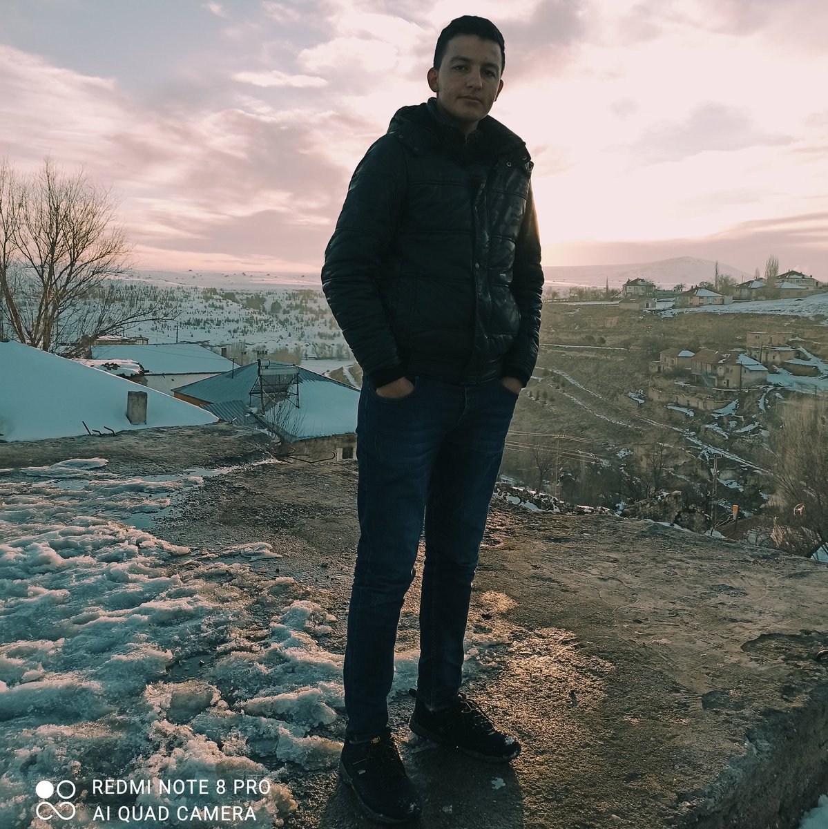 Arada bir insan aynaya bakmalı;güzelmiyim diye degil;insanmıyım diye!