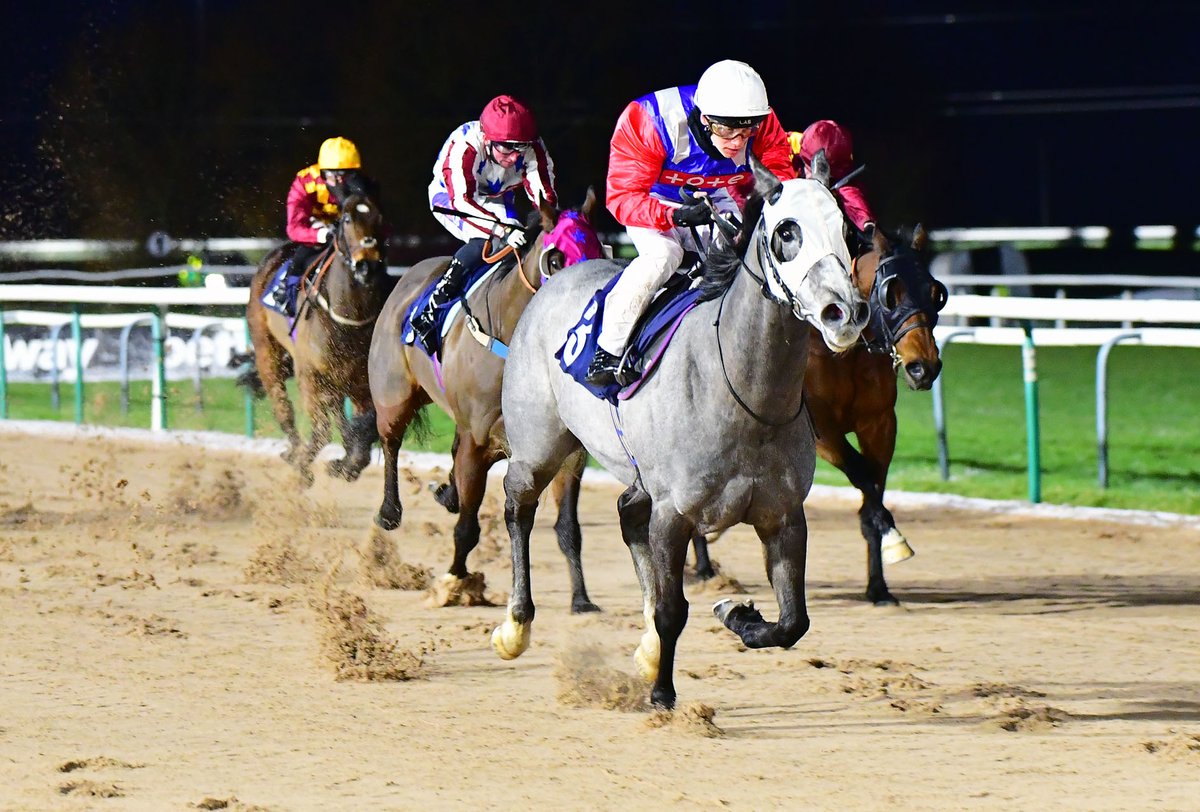 Scale Force and George Rooke during their victorious run in the @Betway Handicap for @gaykelleway 🏇👏🥇