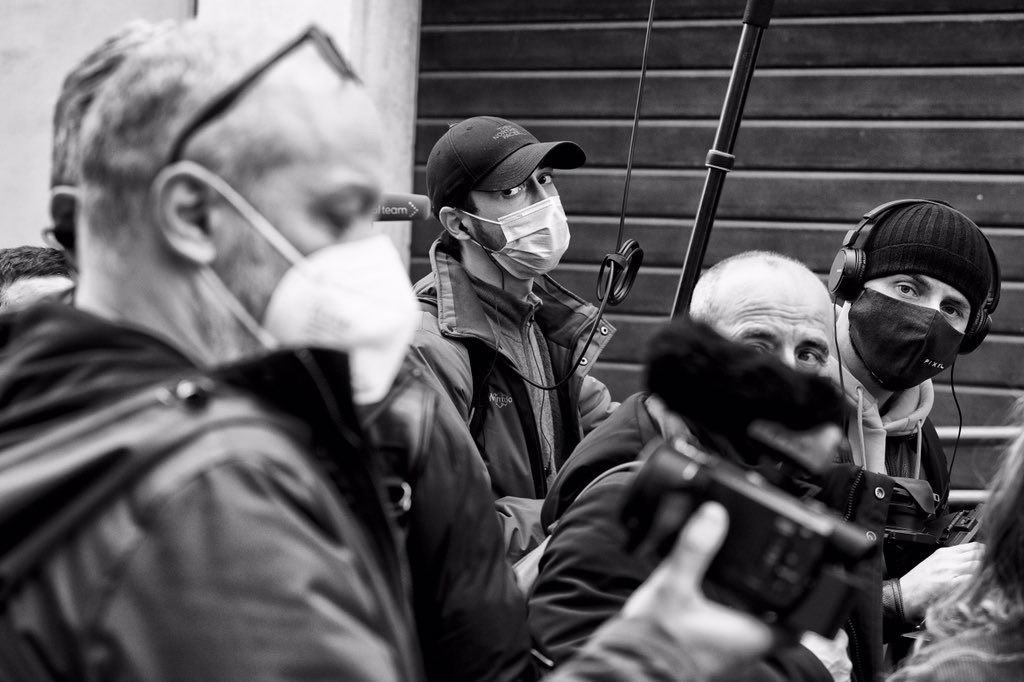 DarkPigna's tweet photo. @welikeduel l’emozione di vedere @zdizoro a lavoro dopo anni di Gazebi e Propagande da casa. Ma quant è fico il circo mediatico? https://t.co/Hkb0MmGd9N
