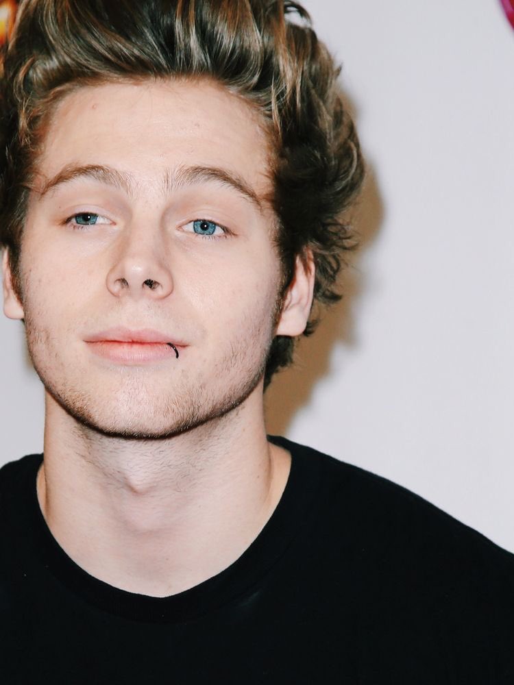 the most beautiful shade of blue represented by luke hemmings eyes; a thread