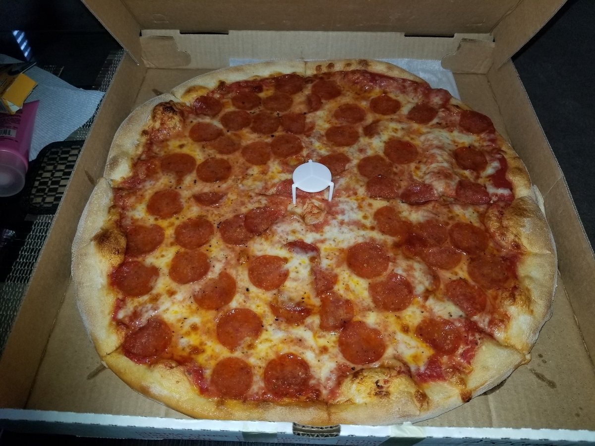 #HappyNationalPizzaDay #Yummy 
 Everytime I Have One It's A Celebration 🥳🎊🎉🍾