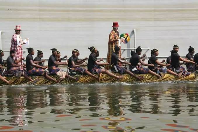 History of War Canoe House in Okrika LGA. Rivers State.The Okrikans like all other Ijaw sub-groups of the Niger Delta are organised into autonomous and co-equal War-Canoe houses (Omuaru-wari). Kinsmen living together in the same area make up each War-Canoe House.