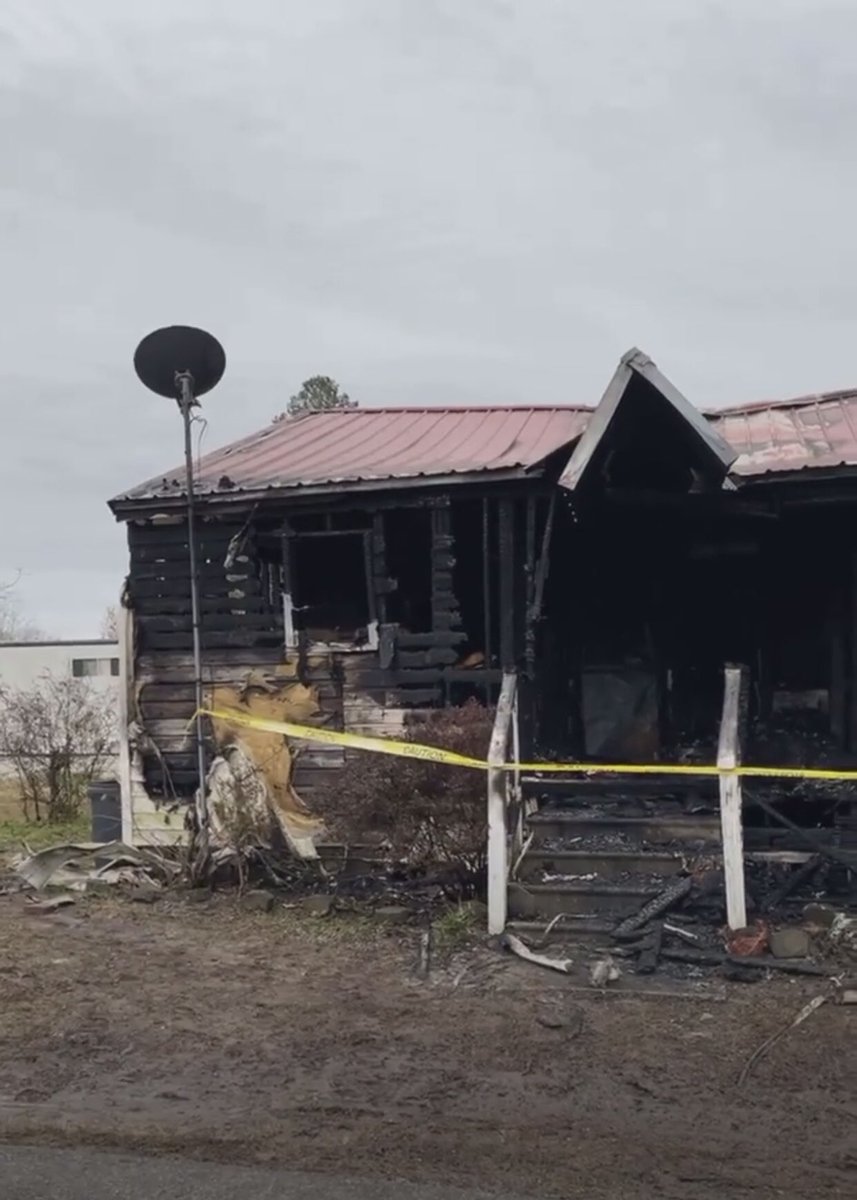 VfdHill's tweet photo. This morning around 3am Beulaville Fire, Lyman Fire, Sarecta Fire, Potters Hill Fire, Duplin County EMS, Beulaville PD, Duplin County SO, Duplin County Fire Marshal, Duke Power and Red Cross responded to this Working residential structure fire on S. Jackson Street. No injuries https://t.co/HtiLPNWeM1
