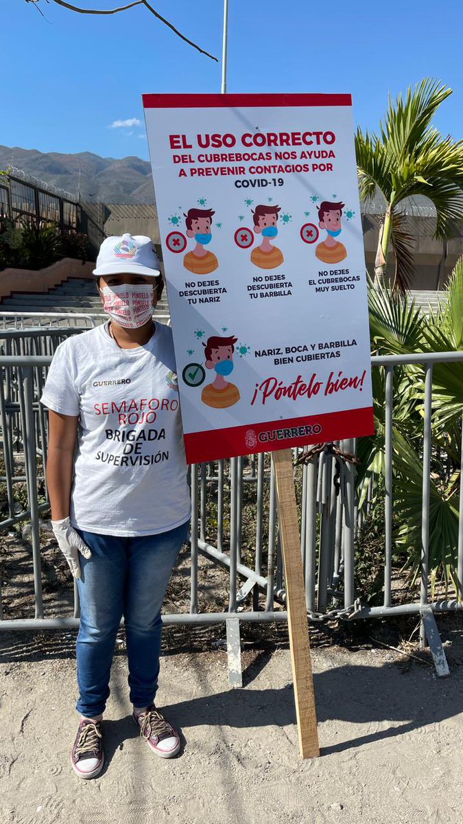HectorAstudillo's tweet photo. En Acapulco, Iguala, Taxco, Chilpancingo y Zihuatanejo iniciamos la nueva campaña de concientización "Póntelo, pónselo" sobre el uso correcto del cubrebocas; entregaremos 500,000 cubrebocas en espacios públicos. Acércate a las brigadas para recibir uno de forma gratuita. https://t.co/iU6RhI8BV4