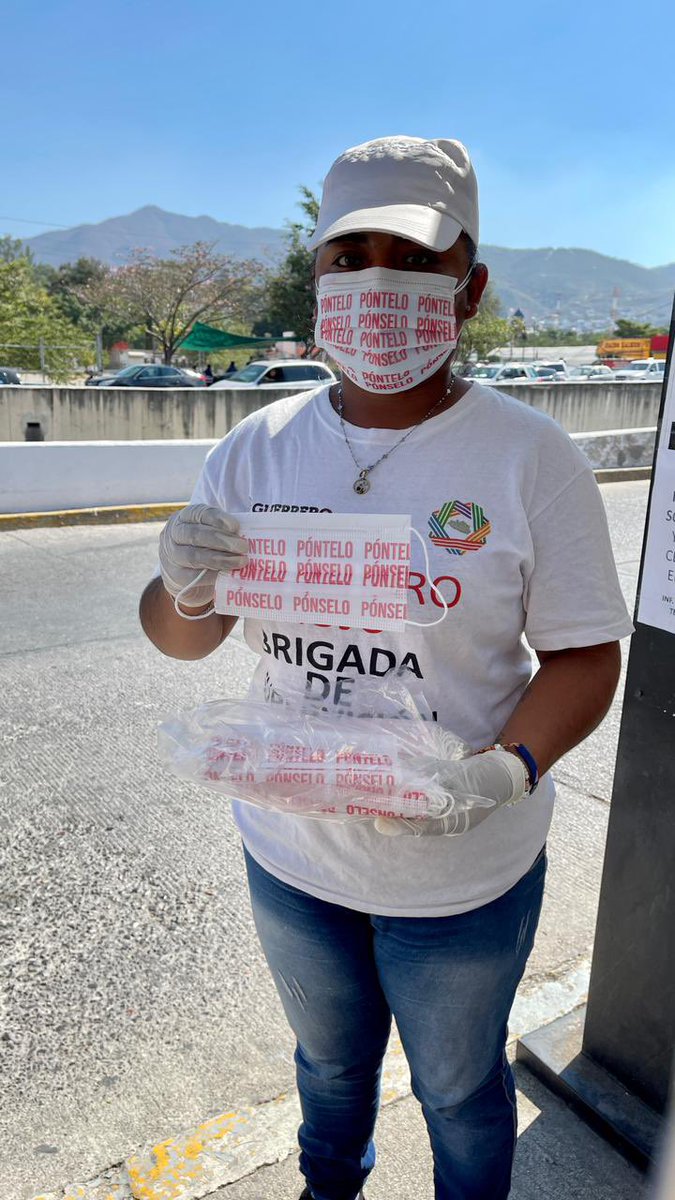 HectorAstudillo's tweet photo. En Acapulco, Iguala, Taxco, Chilpancingo y Zihuatanejo iniciamos la nueva campaña de concientización "Póntelo, pónselo" sobre el uso correcto del cubrebocas; entregaremos 500,000 cubrebocas en espacios públicos. Acércate a las brigadas para recibir uno de forma gratuita. https://t.co/iU6RhI8BV4