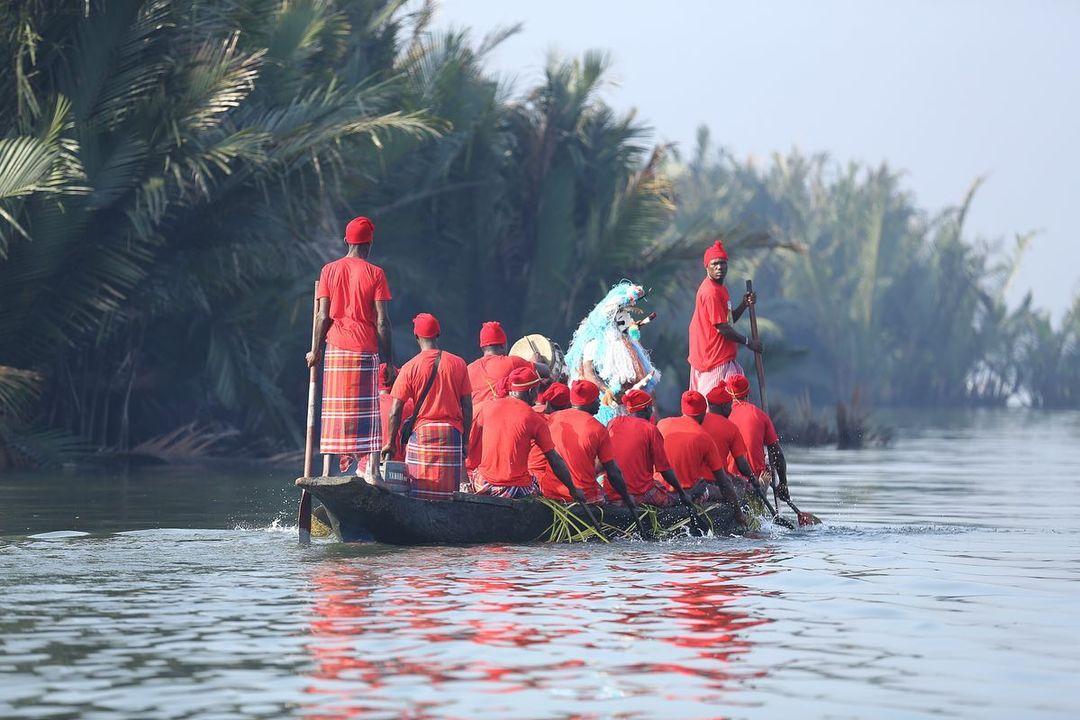 system is an ordinary ranking system, however it ensures hard work and progress within the War-Canoe House. Ranking is usually based on age and achievements. However, the main factors that determines promotion to a given class may vary between War-Canoe Houses.
