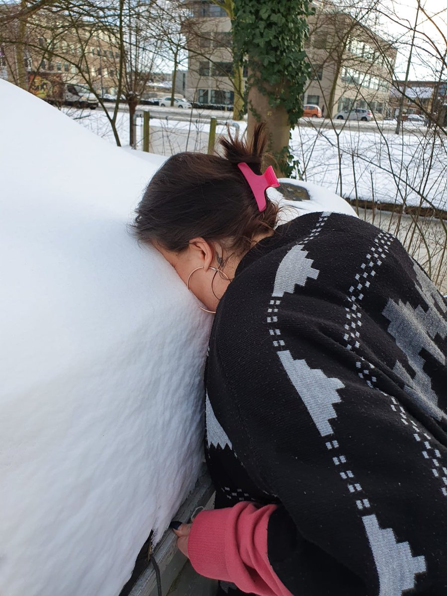 friedepiemel's tweet photo. Hebben jullie deze al gedaan?
De 1e niet gelukt, dus moest nog een keer 😂😂😂
#sneeuwchallenge
#snowfacechallenge https://t.co/3VtRBa9kR1