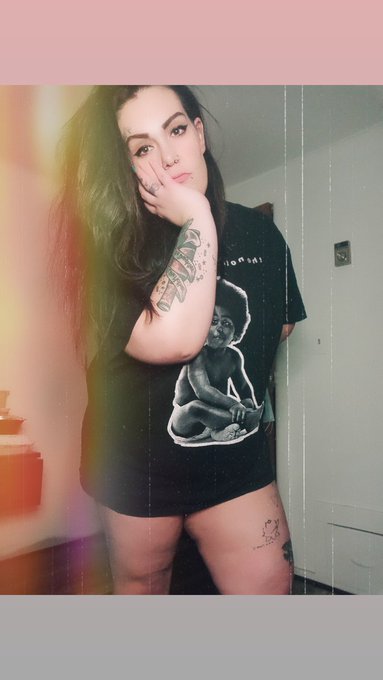 Testing out the new ring light. #COVID #gold #ringlight #Creative #selflove #selfie #amateur #ContentCreator<a href="/tag/covid"class="tags">#COVID</a><a href="/tag/gold"class="tags">#gold</a><a href="/tag/ringlight"class="tags">#ringlight</a><a href="/tag/selfie"class="tags"><span>#selfie</span></a><a href="/tag/creative"class="tags"><span>#creative</span></a><a href="/tag/selflove"class="tags"><span>#selflove</span></a><a href="/tag/confidence"class="tags"><span>#confidence</span></a><a href="/tag/amateur"class="tags"><span>#amateur</span></a>