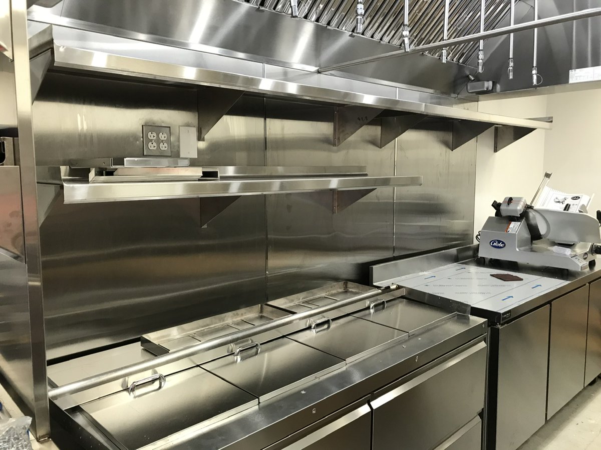 AFIkitchens's tweet photo. #HumpDay doesn't slow us down! Look how sleek the #StainlessSteel shines at Mendocino Farms in #LongBeachCA 
@MyersRestaurant 
#AFI #AFIKitchens #AFIinstallations #KitchenInstall #FoodServiceInstallations #FoodServiceEquipment #CustomKitchen #CustomFab #StainlessSteelKitchen https://t.co/NlmORUK9Yr