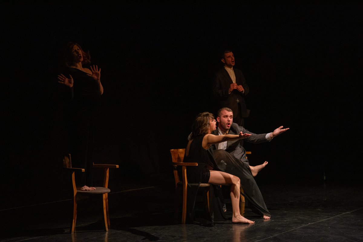 “Say hi and blow me”, <a href="/Artopiamk/">Artopia</a>'s documentary performance in @MKC_Skopje tells a building story about dreams, self-realization, and confrontation of the way social mechanisms function. #ДаГоПоздравишИДаМиГоБациш 1/2