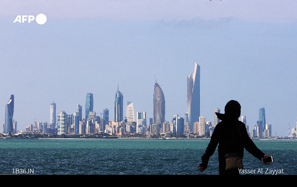 Au Koweït, des femmes défient la culture de la honte pour dénoncer le harcèlement sexuel, avec une campagne #MeToo #لن_اسكت  déclenchée par une célèbre blogueuse mode, qui alerte aussi sur "l'incroyable vulnérabilité" des travailleuses immigrées
➡️u.afp.com/USCR #AFP