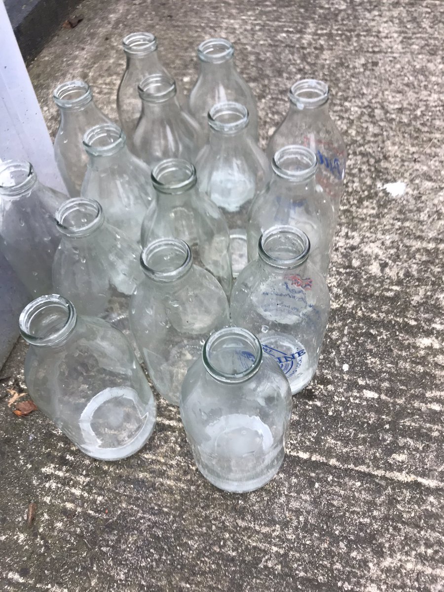 Hi @ModernMilkman_ am I missing something or is the milkman supposed to take the bottles away as well?