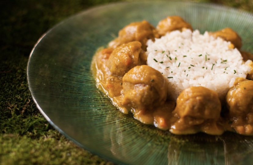 Albóndigas de la abuela 👵🏼 Haz tu pedido a domicilio, para llevar a casa, o a través de la App Glovo 🛵 Platos ricos y caseros, elaborados con mucho cariño 🤗 #GrupoAlcaravea #restaurantesmadrid #comidaparallevar #glovoapp #glovo #food #foodie #foodlover #foodphotography