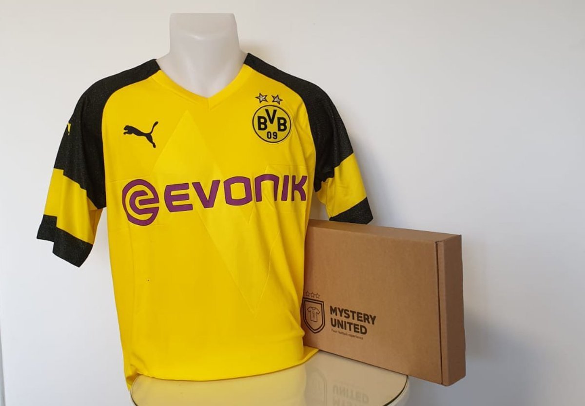 MysteryUnitedEU's tweet photo. 𝗚𝗹𝗮𝗱𝗯𝗮𝗰𝗵 - 𝗠𝗮𝗻 𝗖𝗶𝘁𝘆 🏆 Mooie pot over de grens vanavond! Maakt #Sterling het eerste doelpunt? Dan geven wij een mystery shirt weg! #BMGCITY 

Doe mee!
1⃣ Retweet de tweet
2⃣ Volg @MysteryUnitedNL
3⃣ Tag 2 vrienden

𝗡𝘂 𝗯𝗲𝘀𝘁𝗲𝗹𝗹𝗲𝗻? https://t.co/NtayvqTwDM https://t.co/34QPGvZK20