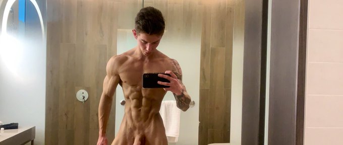 Link in my bio for the full photo 😈 https://t.co/cftpXsVm6Q