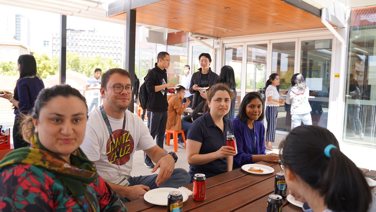 crest_centre's tweet image. Besides technical discussions, we also had relaxing casual chats accompanied by a great pizza lunch. Special thanks to the School of Computer Science @ecms_uofa @UniofAdelaide for providing the platform and logistic support for our get-together event and #CRESTSummerProjects2020.