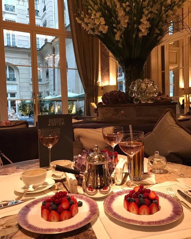 14/FEB;🌹

—Pasa el día de San Valentín con su novio <a href="/JxeyArmstrxng/">Joey; ¡seré papá!</a> en una elegante cita donde estuvieron cenando en un restaurante de la villa y pasaron algunas horas intercambiando sus obsequios. Más noche se fueron a la feria a pasar el rato.—