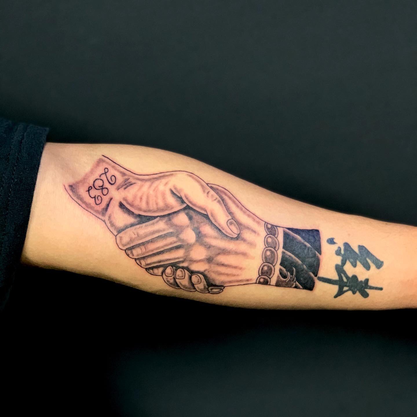 墨鎧文身 初代彫ゆう 洋彫りと和彫りのシェイクハンド 握手 Shakehands Shakehandstattoo 刺青 Irezumi Wabori タトゥー Tattoo 前橋彫ゆう 初代彫ゆう 彫ゆう Horiyu 墨鎧文身 インクアーマータトゥー Inkarmortattoo T Co