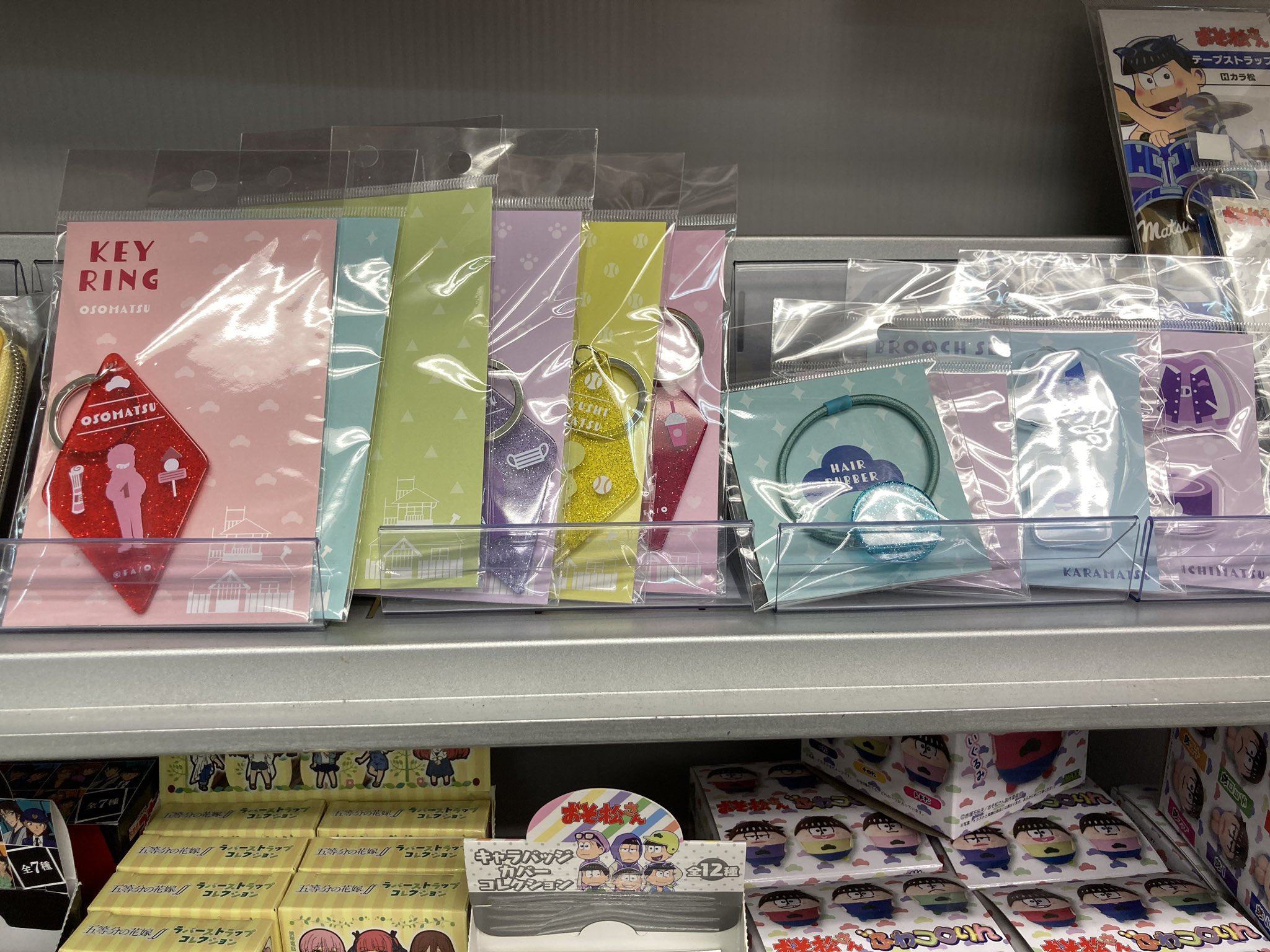 アニメイト川口 営業時間12時 時 キャラグッズ入荷情報 おそ松さん より メッシュポーチ ミラー ミニ ウォレット アクリルキーリング アクリルヘアゴム アクリルブローチ が入荷ワグ おそ松さん アニ川口入荷