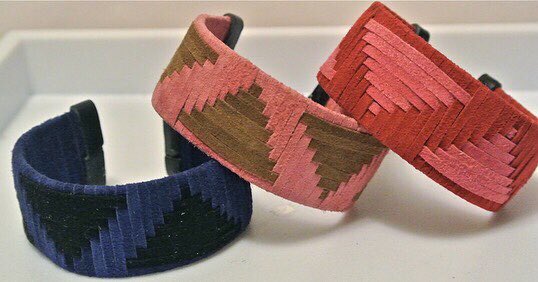 stylish_sci's tweet photo. Suede Cuff Braceletsin triangle or open diamond #stylishscientist #etsysellersoftwitter #etsyshop #shopsmall #armparty #collectthemall #accessoriesmaketheoutfit #cuffbracelet #cuff #handmade #handmadejewelry #suedecuffbracelets #diamondpattern #trianglepattern #handwovenjewelry https://t.co/g03DhIM0Cv