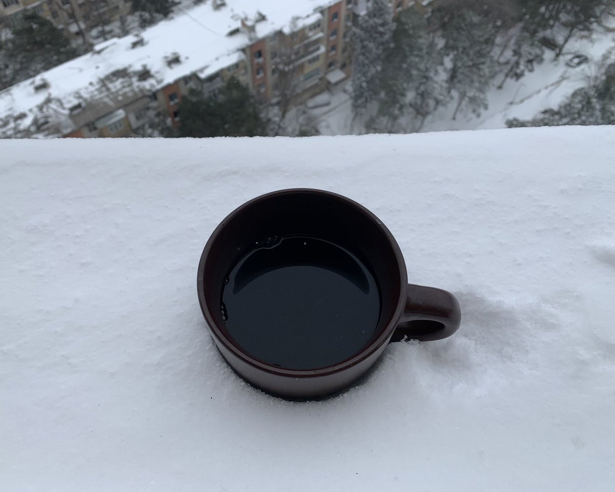 Növbəti dəfə bu mənzərəni görmək üçün təqribi 5 il gözləməli olacağımızı nəzərə alaraq, burda qalsın❄️🤍 #morningcoffee