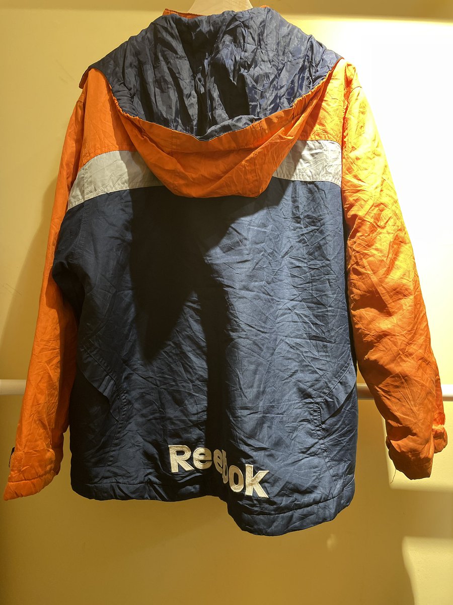 CHIWAWAVINTAGE's tweet image. reebok復古戶外運動外套

衣長：64
肩寬：46
胸圍：51
袖長：55