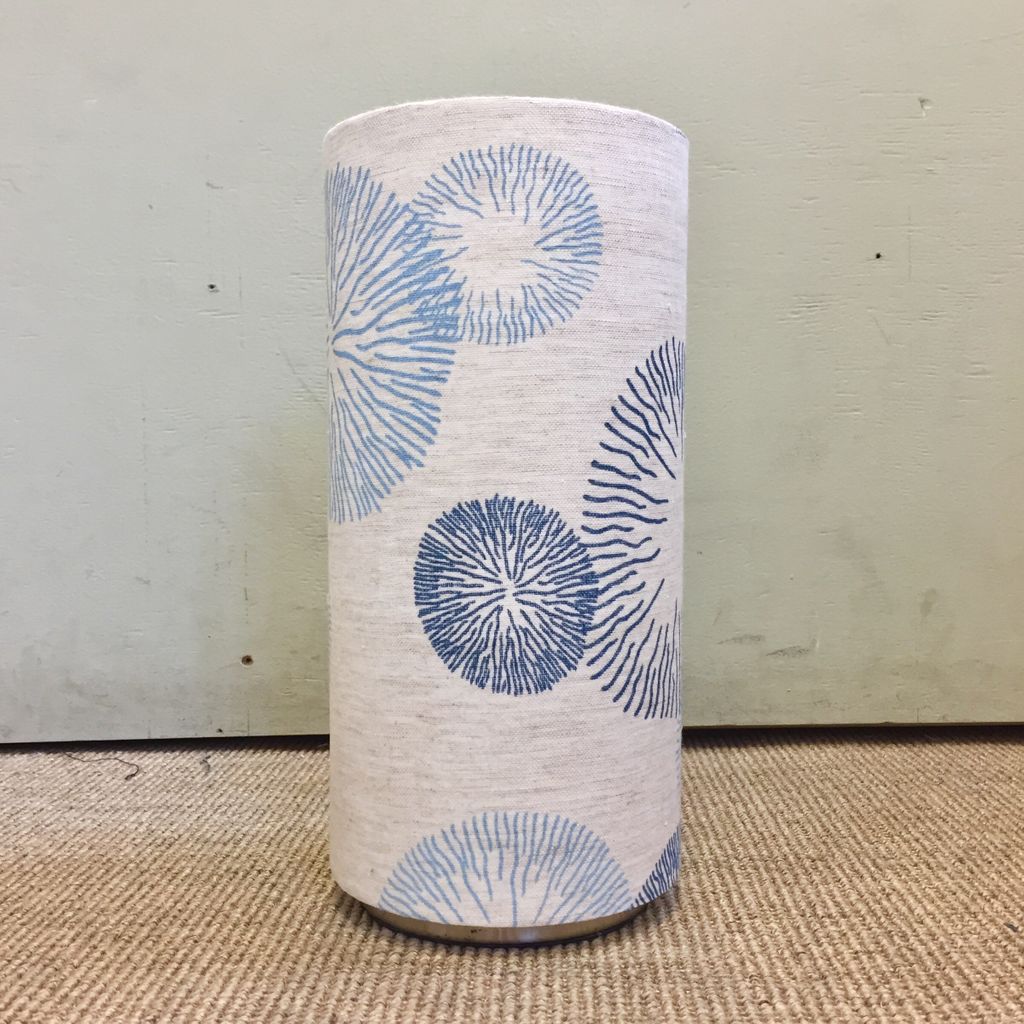 verdant_design's tweet photo. A cylinder shade made for an existing clients base. 
.

.
.
#cylindershades #lampshades #recycledplastic #davidtrubridgefabric #linenfabric https://t.co/KPEzn53ToF